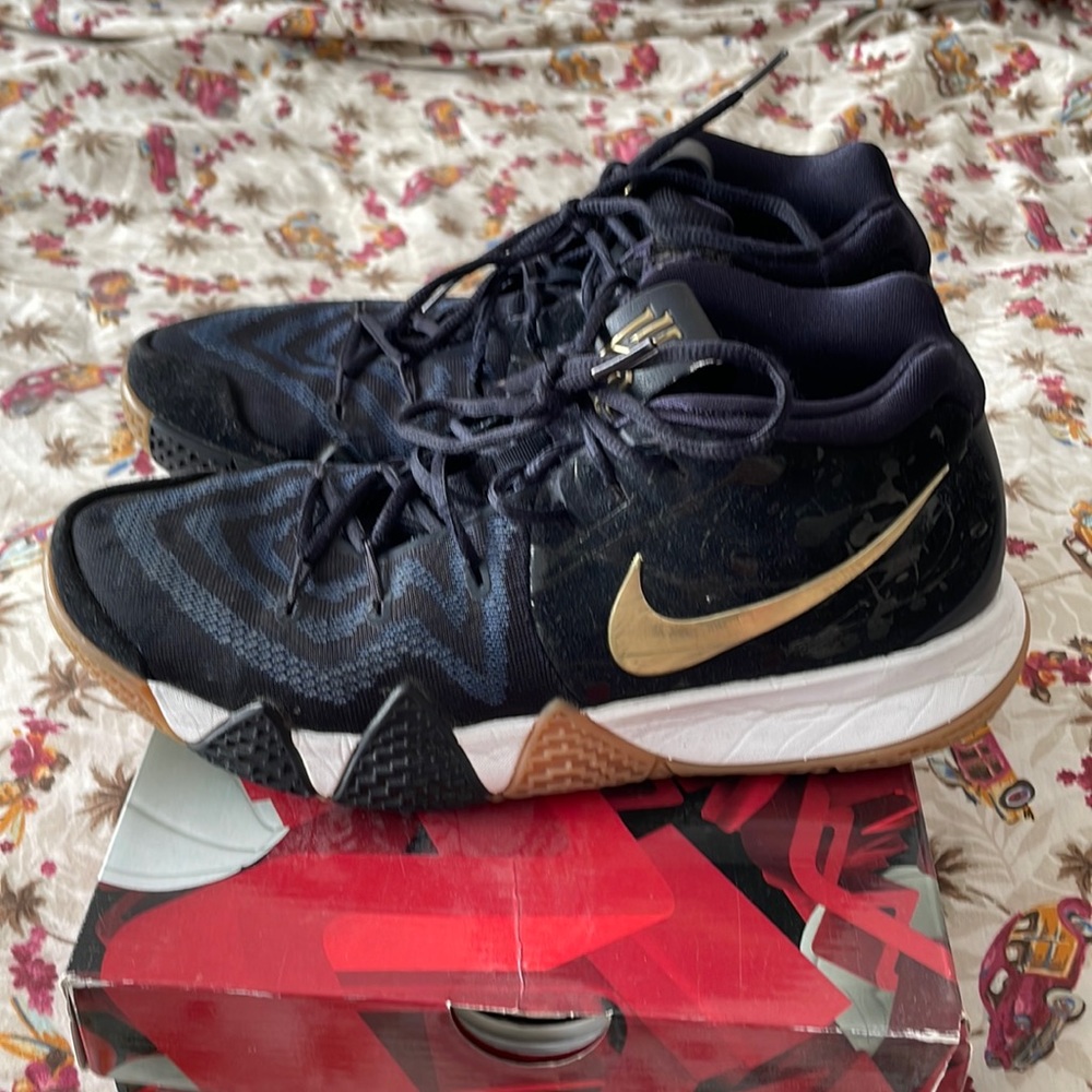 Kyrie 4